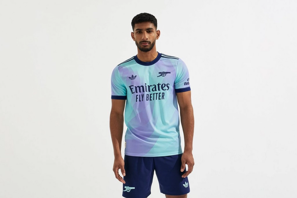Entdecken Sie die besten arsenal adidas herren 2425 authentic drittes trikot mit individuellem aufdruck Kategorien