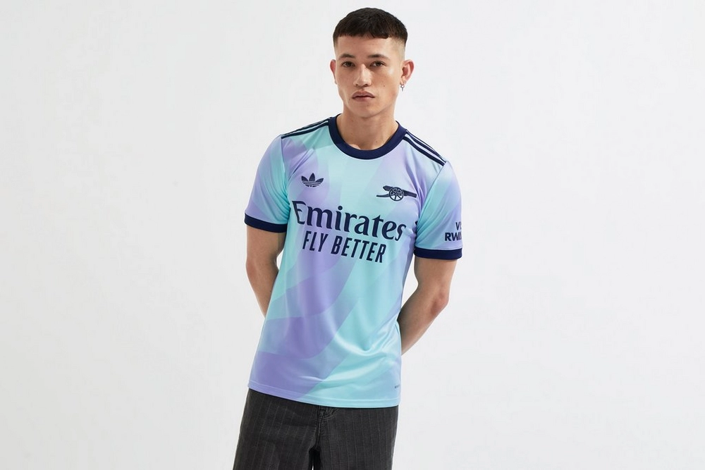 Entdecken Sie die besten arsenal adidas herren 2425 drittes trikot mit individuellem aufdruck Kategorien