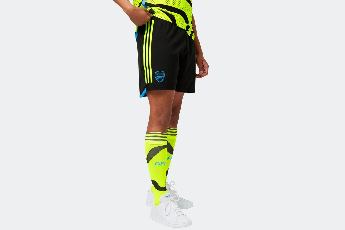 Entdecken Sie die besten arsenal 2324 authentische auswärtsshorts für herren Kategorien