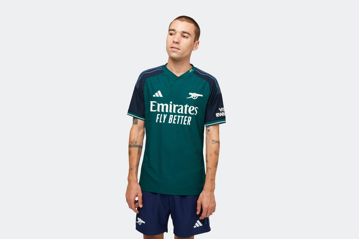Entdecken Sie die besten arsenal 2324 authentisches drittes trikot für herren Kategorien