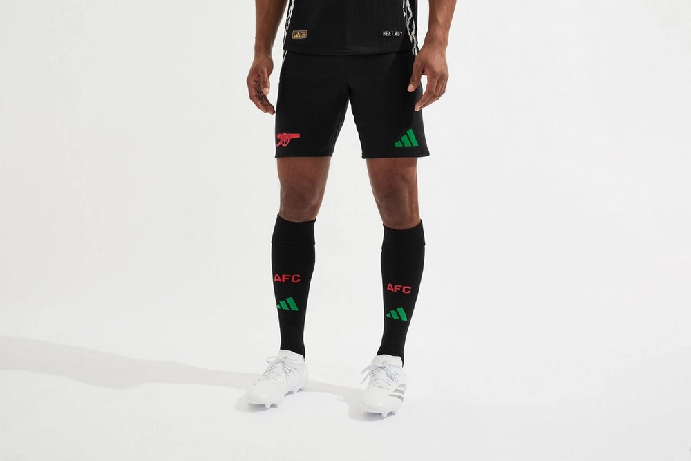 Entdecken Sie die besten arsenal adidas herren 2425 authentic auswärtsshorts Kategorien