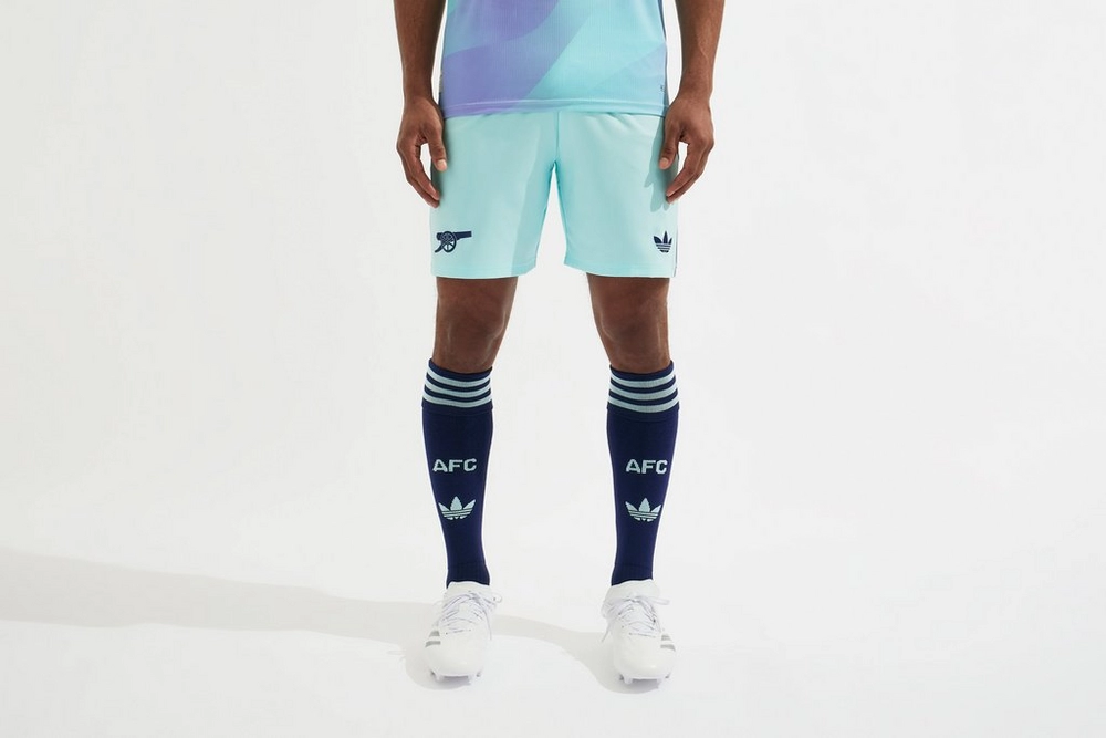 Entdecken Sie die besten arsenal adidas herren 2425 authentic dritte ausweich-shorts Kategorien