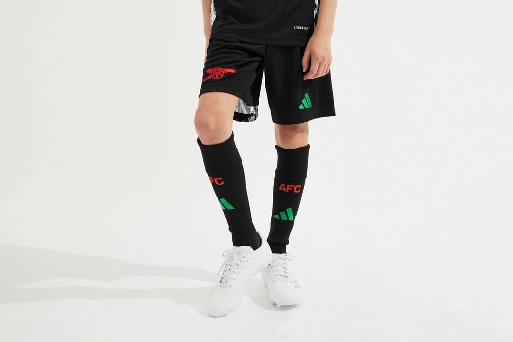 Entdecken Sie die besten arsenal adidas kinder 2425 auswärtsshorts Kategorien